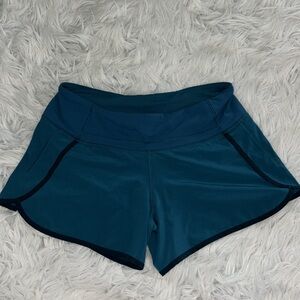 EUC Lululemon Athletica Speed up shorts turquoise with navy trim size 6 RARE